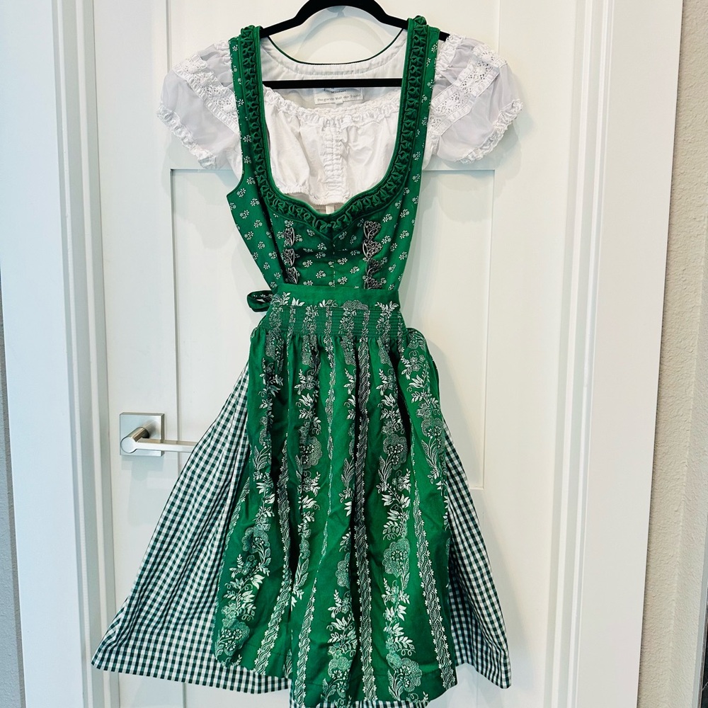 Ladies Authentic German Dirndl Dress with Blouse and Apron size small
